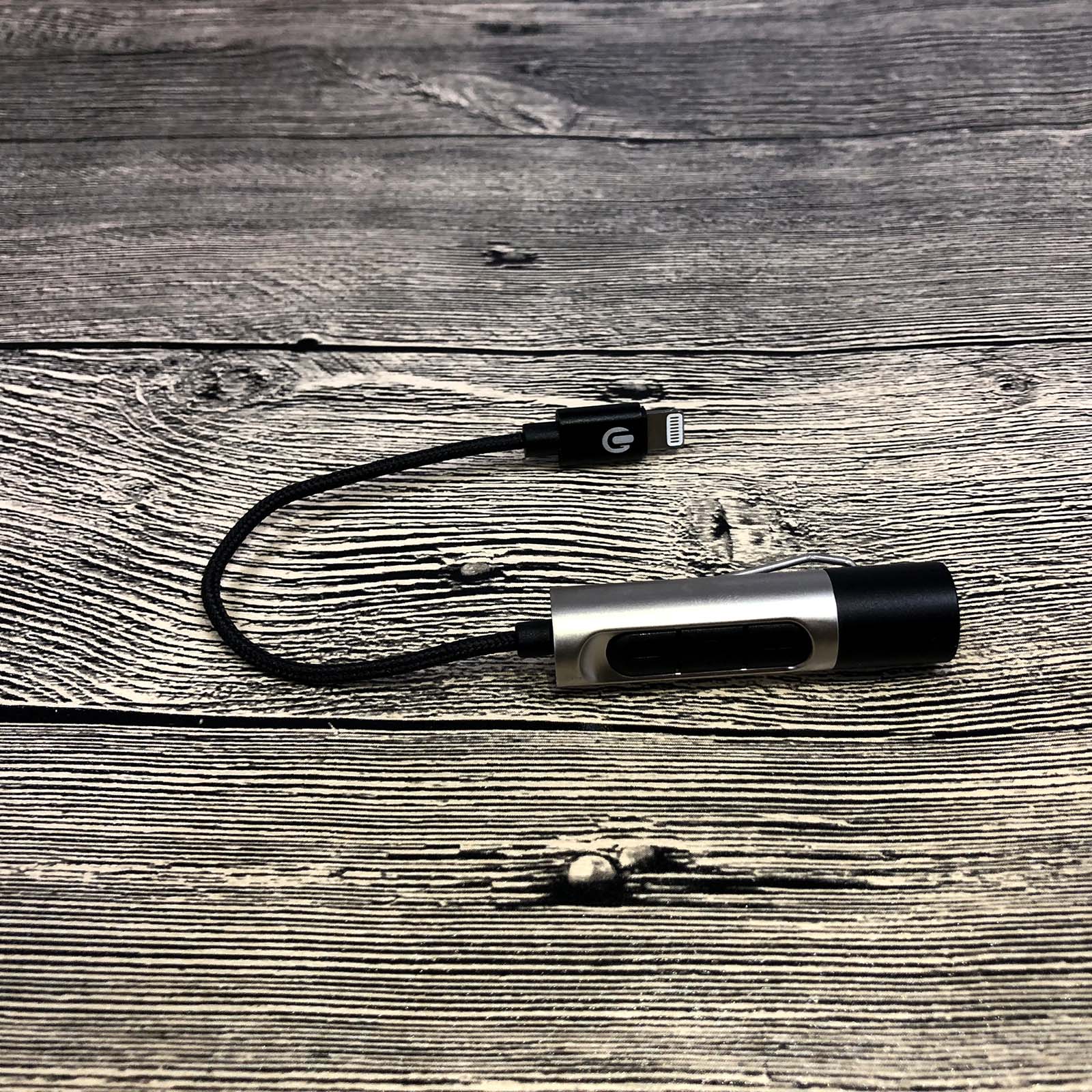 Lightning till 3,5mm Adapter med Ljudkontroll image 1